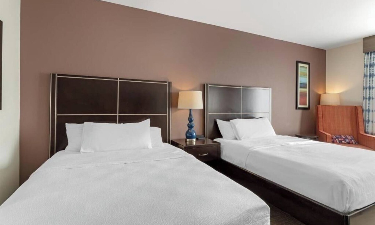 Fairbanks Apartment | Queen Room Near AMF Windfern Lanes HOU