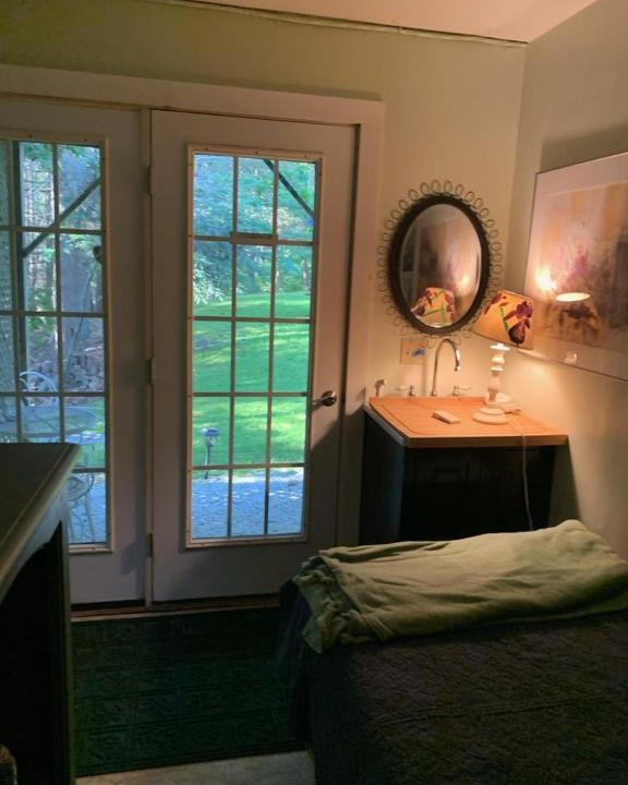 Boothbay Apartment | Queen studio, private entrance & free parking