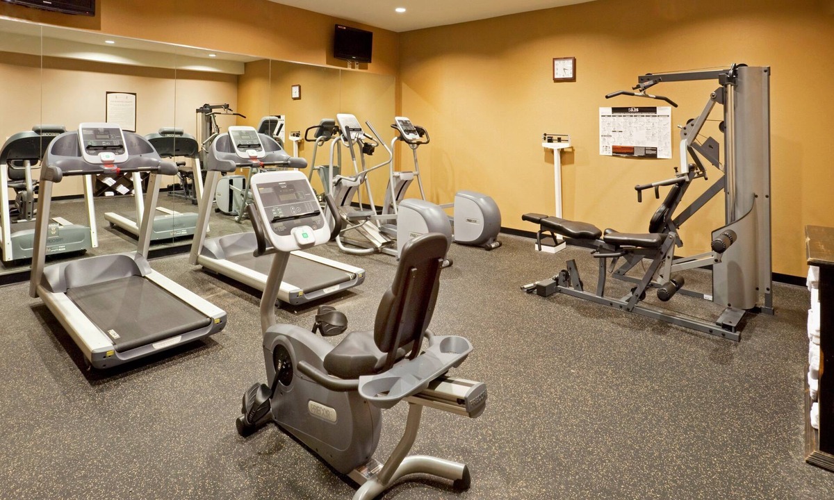 Irving Apartment | Queen Studio Suite with Full Kitchen Comfort