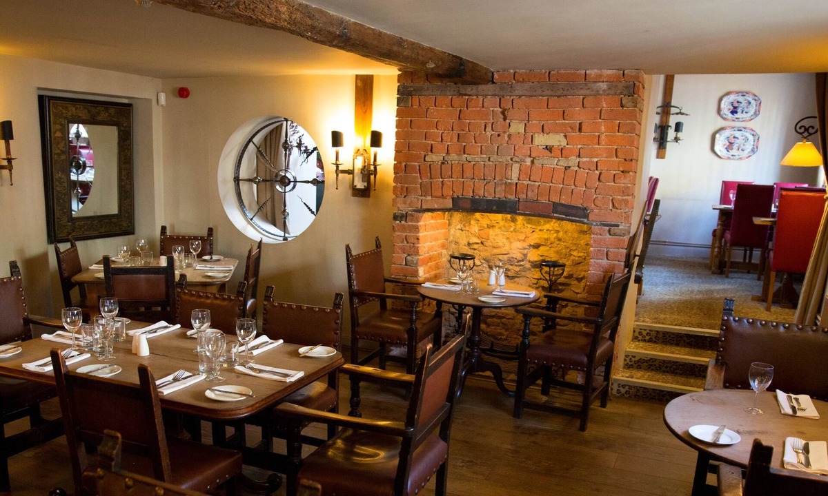 Nassington Hotel | Queens Head Inn