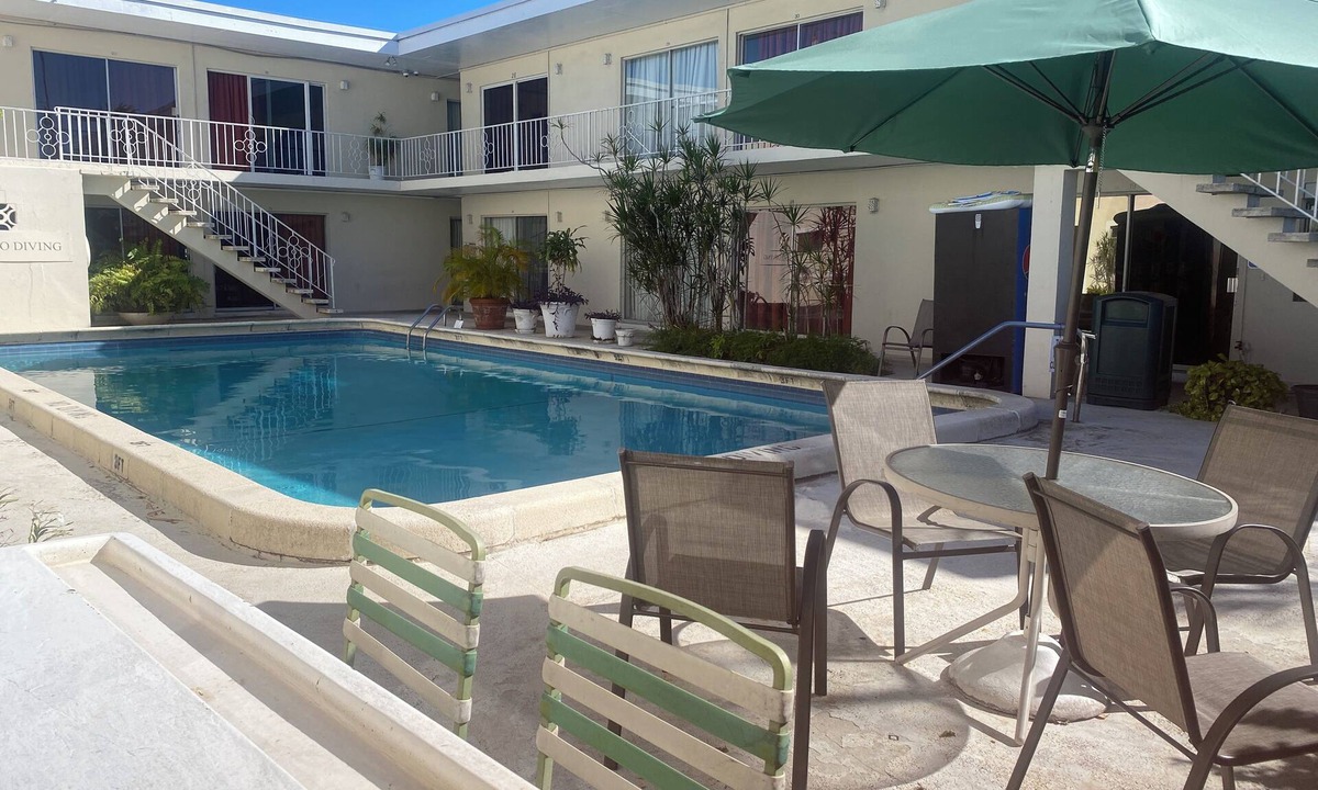Old Northwood Historic District Hotel | Queens Lodge Motel