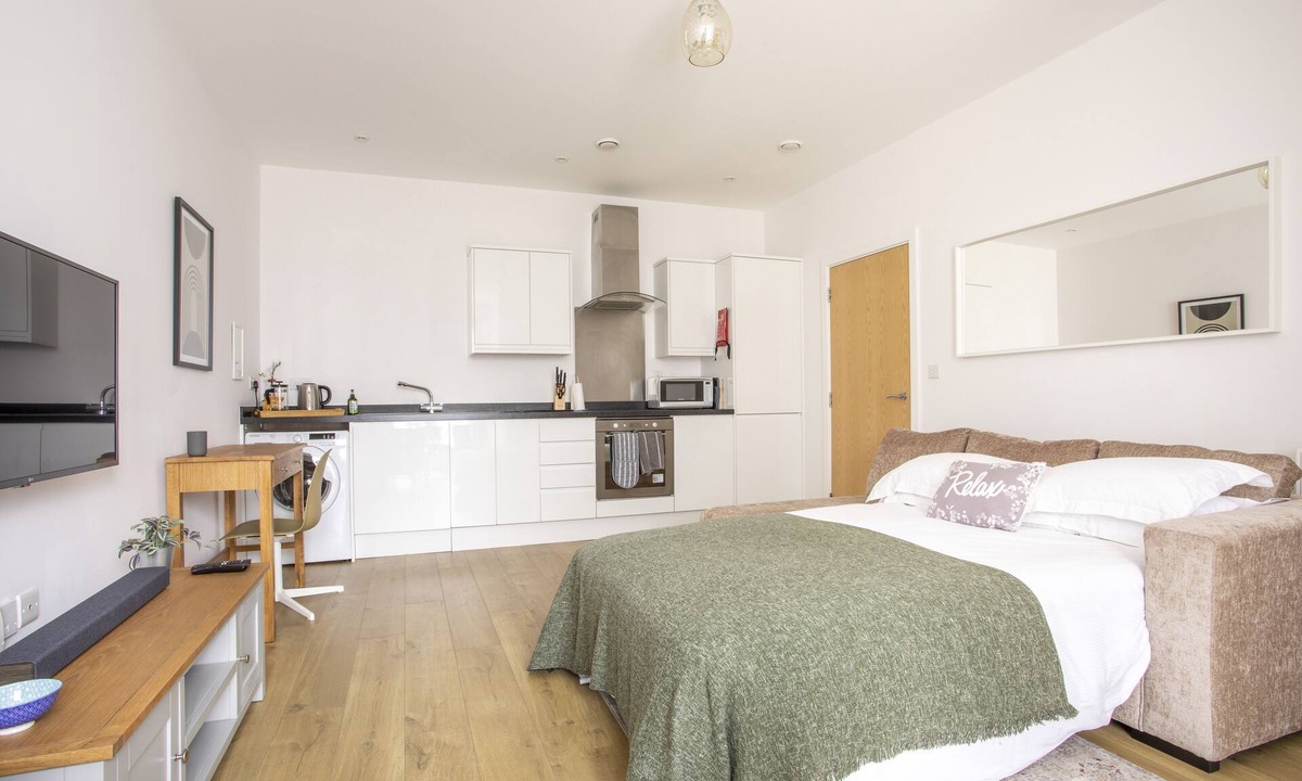 Redhill Apartment | Queens Lodge, Redhill