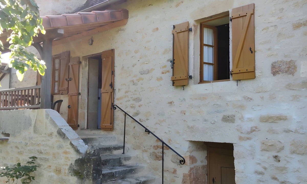 Corn House | Quercy House: Private Terrace, Garden & Balcony in the Célé Valley