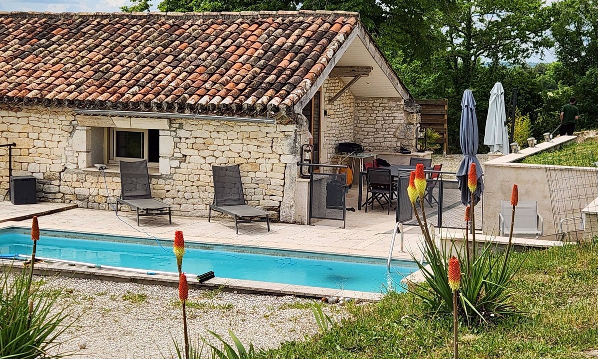 Labastide-Marnhac Villa | Quercy stone barn with quiet terraces and unobstructed views.