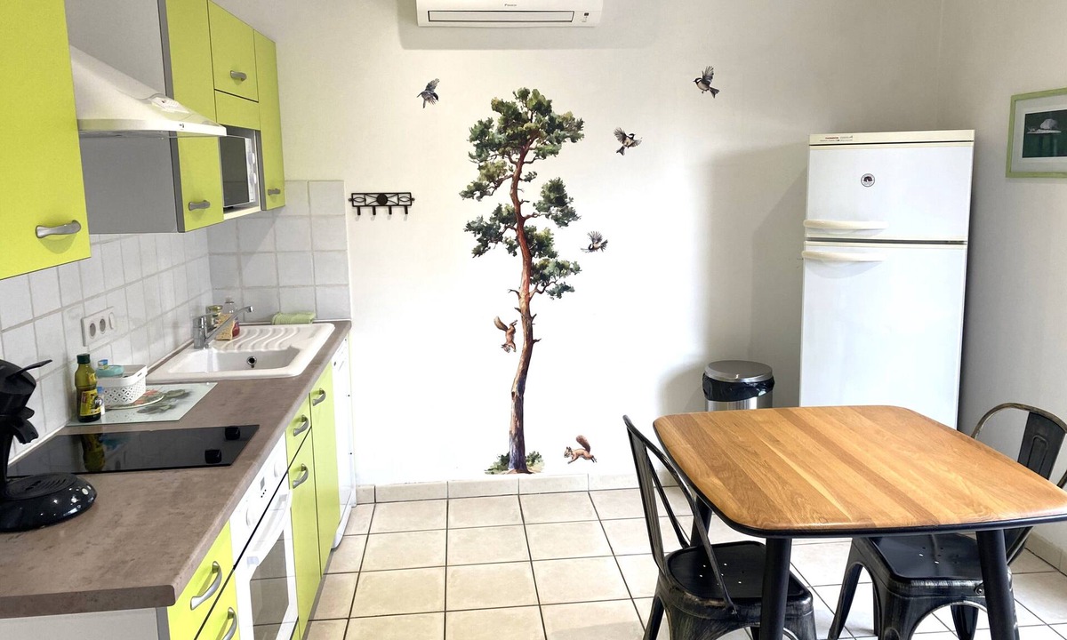Proulieu Apartment | Quetzal garden apartment with terrace