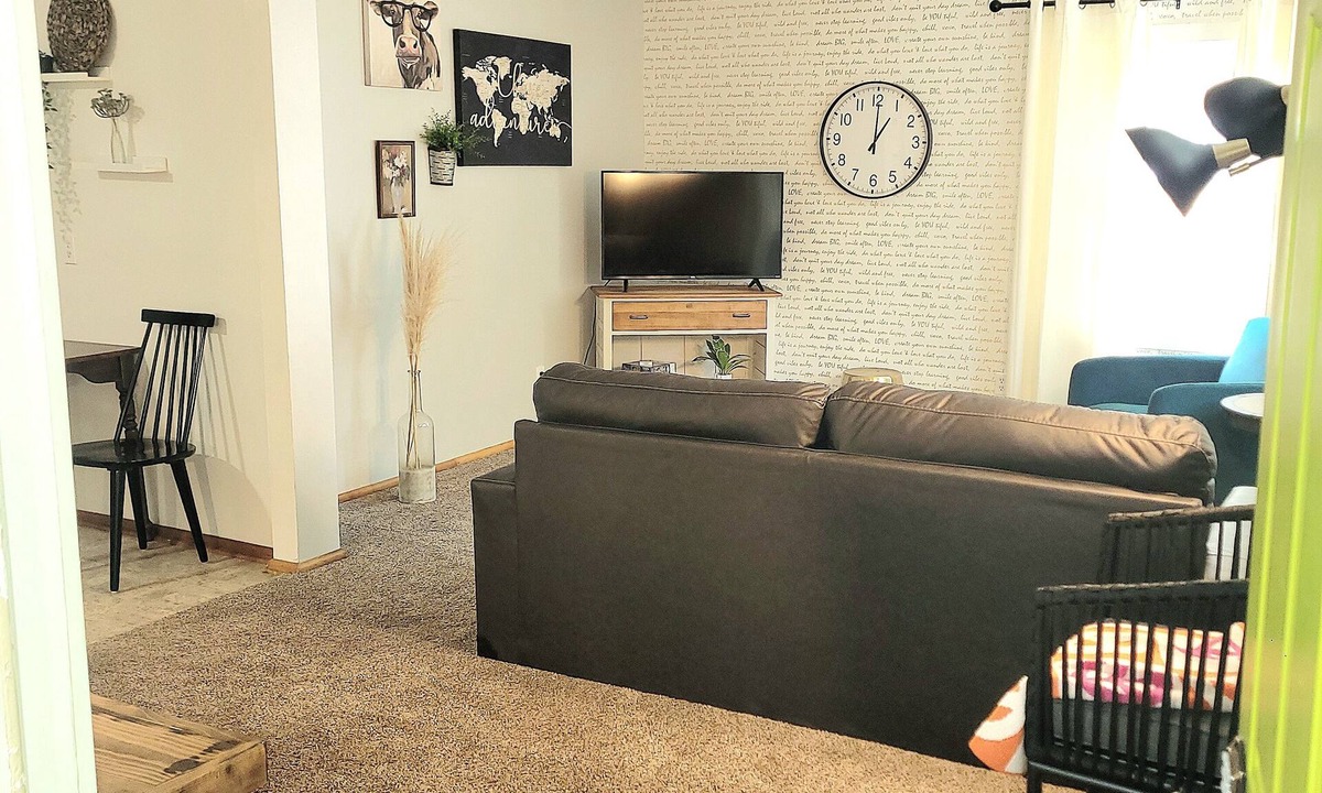 West Okoboji Apartment | Quick 5-min drive to West Lake from Milford