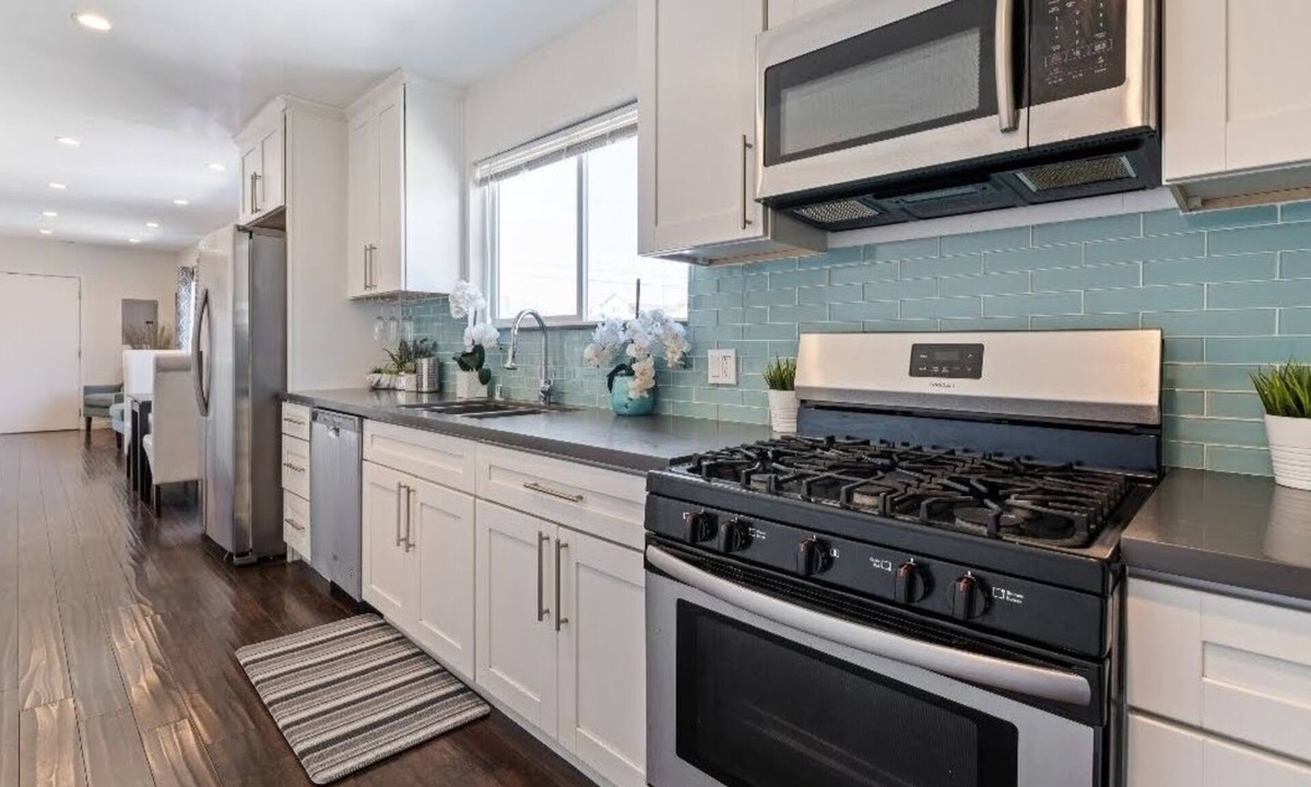 Oakland House | Quick stay near downtown