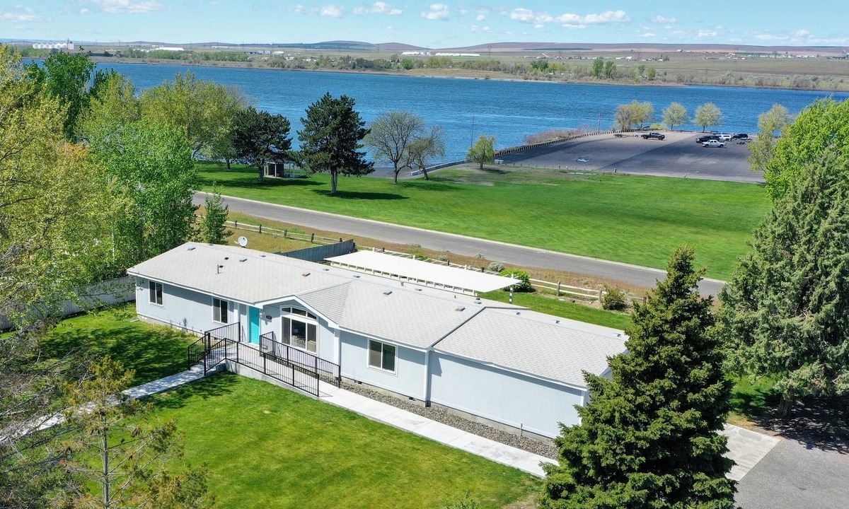 Umatilla House | Quick walk to Columbia River access