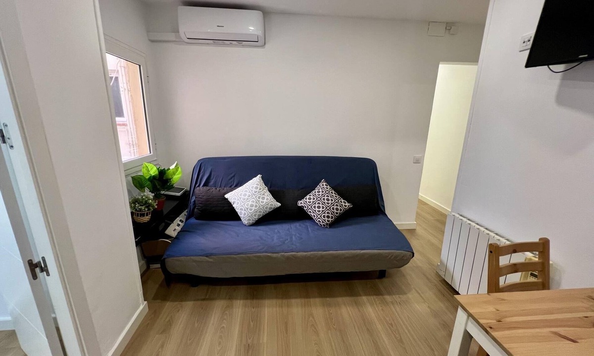 Collblanc y La Torrassa Apartment | Quiet apartment near Barcelona