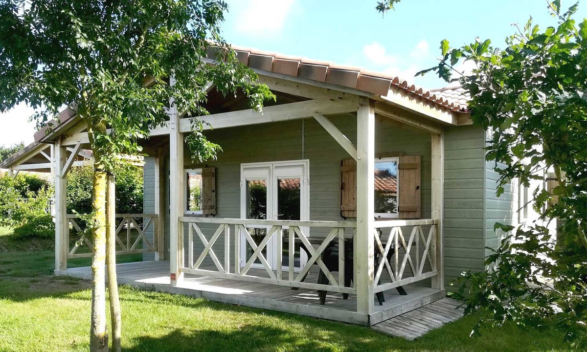 La Chapelle-Hermier Ski Chalet | Quiet 2-bedroom chalet near lake & beach