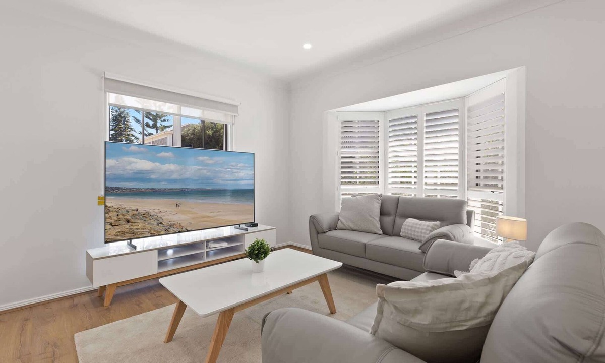 Glenelg South House | Quiet 2-Bed Retreat with Private Courtyard
