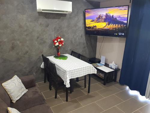 Tamborine Villa | Quiet 2 bedroom farm house