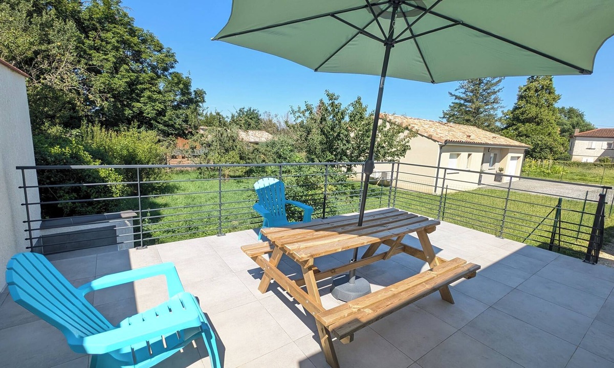 Saix Cabin | Quiet, 2 bedrooms, terrace, Garden Wifi, Connected TV, Air-conditioning.