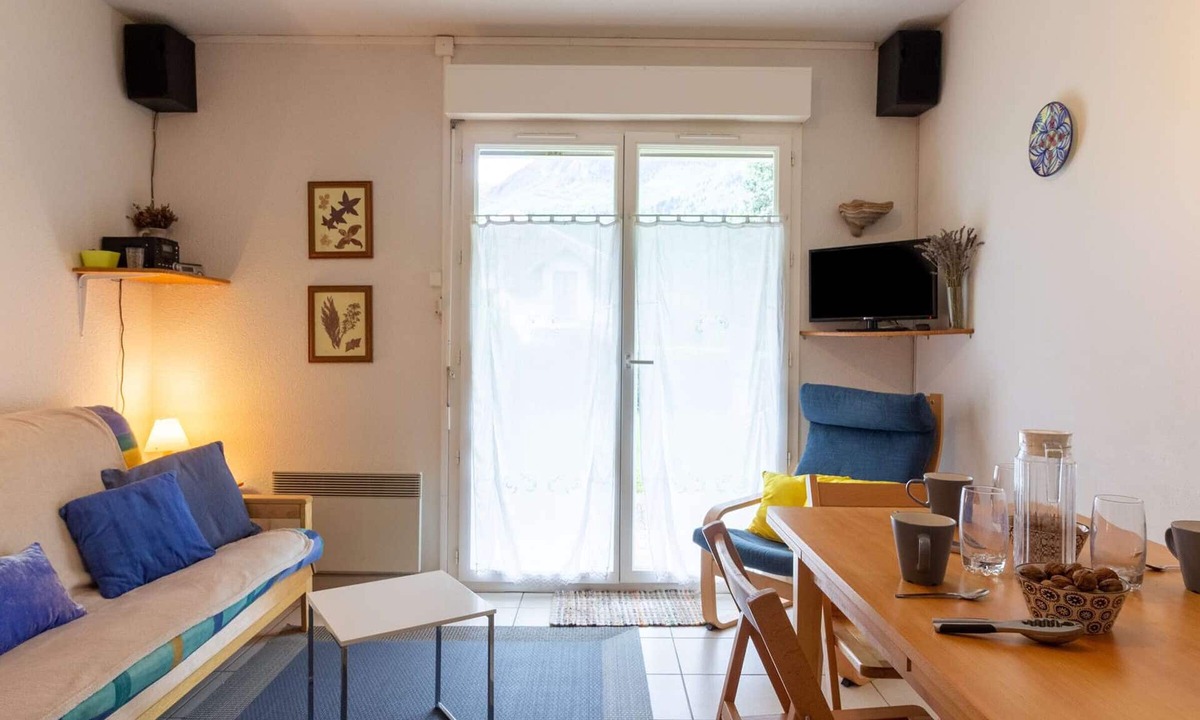 Esquieze-Sere Apartment | Quiet 2-BR Apartment, Sleeps 6, Garden, Parking