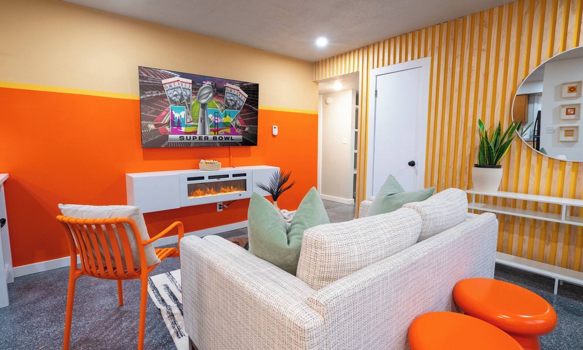 Lawrence Apartment | Quiet 2BR Apt with W/D and Carport Near KU