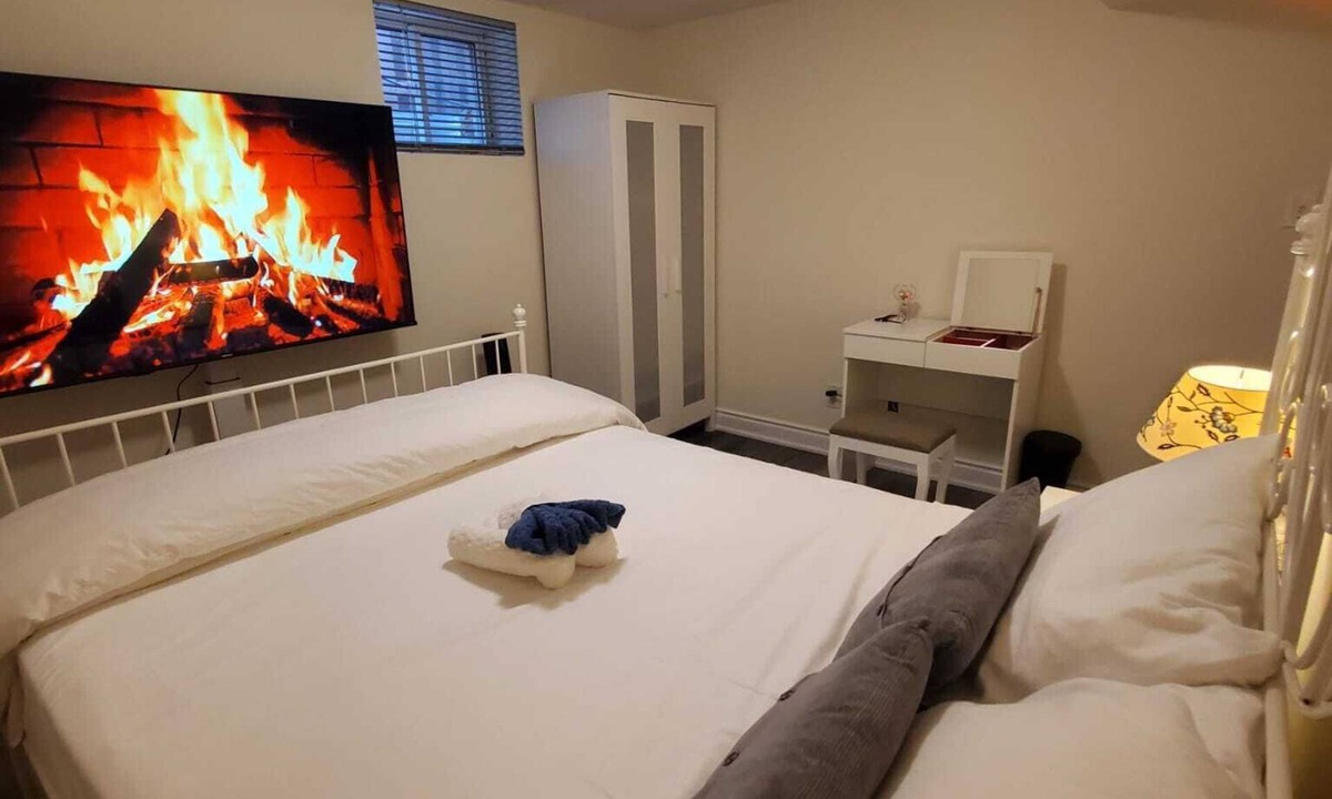 Hurontario Apartment | Quiet 2BR Basement Suite Private Entrance Parking Near Square One