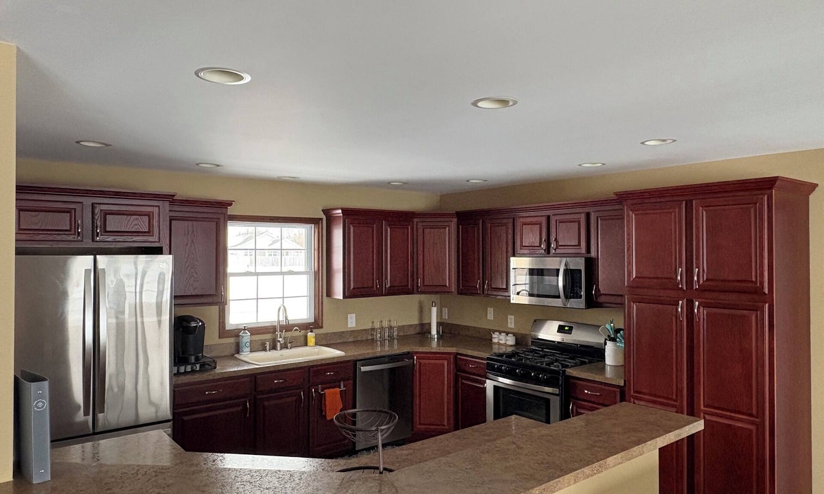 Bradley House | Quiet 3BR Near I-57 with WiFi + Parking - Long Stay Friendly