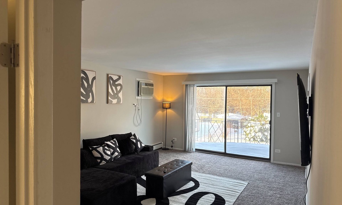 East Hazel Crest Apartment | Quiet 3BR Retreat Walk to Wind Creek Casino