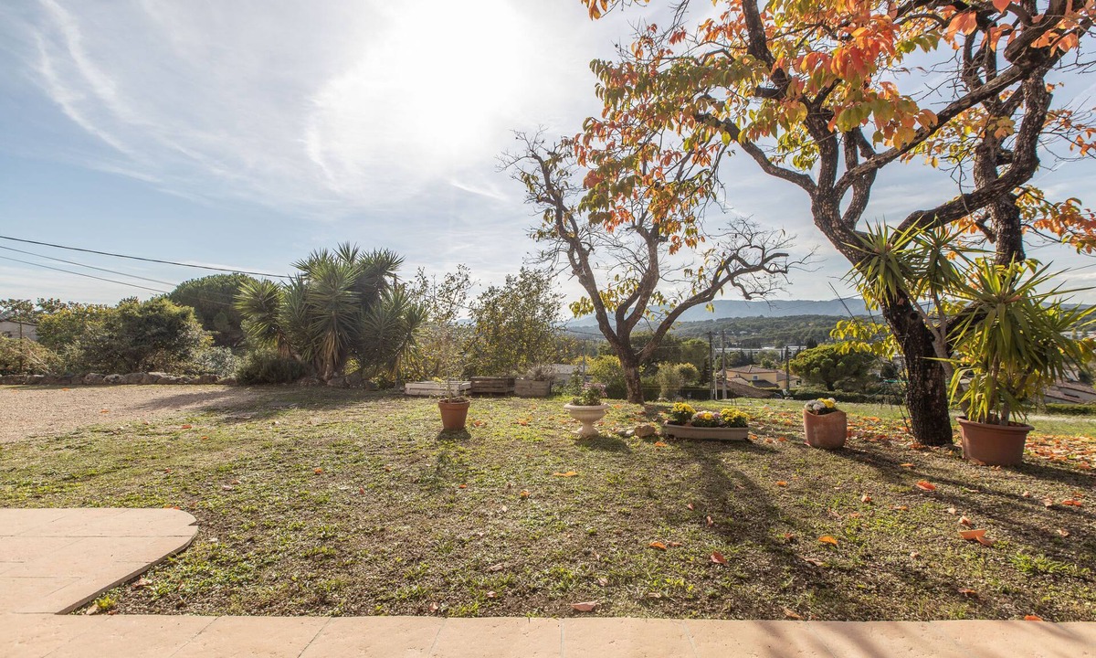 Mouans-Sartoux Apartment | Quiet 3BR with terrace & incredible Mountain view
