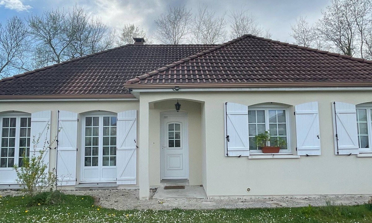 Rosieres-pres-Troyes House | Quiet 4-bedroom house with garden and garage near Troyes and factory outlets.
