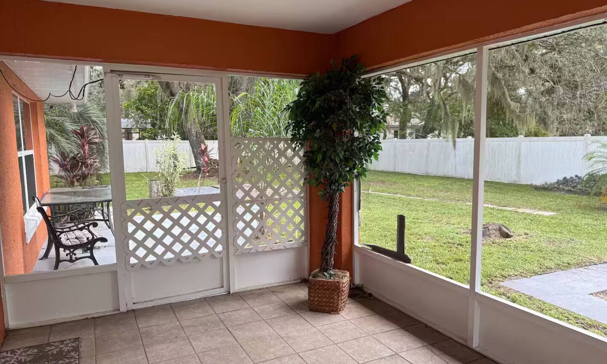 Kissimmee House | Quiet 4 bedroom home 30 mins from Disney in idyllic setting