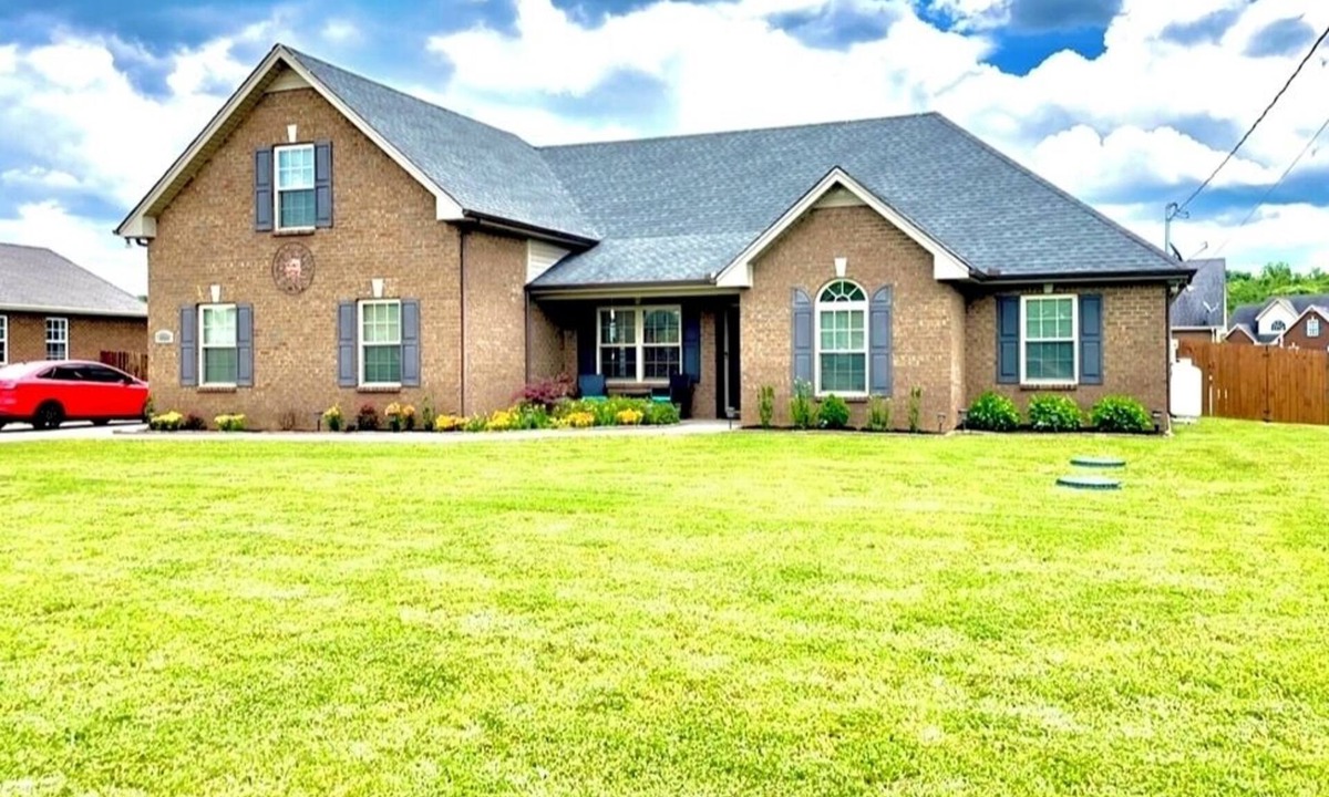 Murfreesboro House | Quiet 4 bedroom villa with tons of space