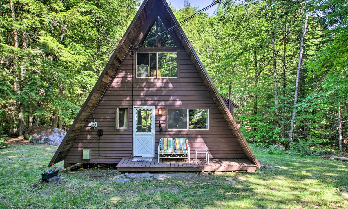 Rumney Cabin | Quiet A-Frame Cabin on Creek with Private Deck!
