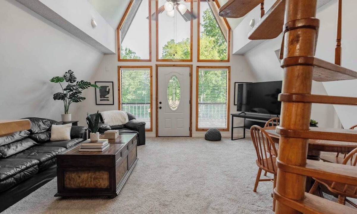 Tuscaloosa House | Quiet A-frame retreat