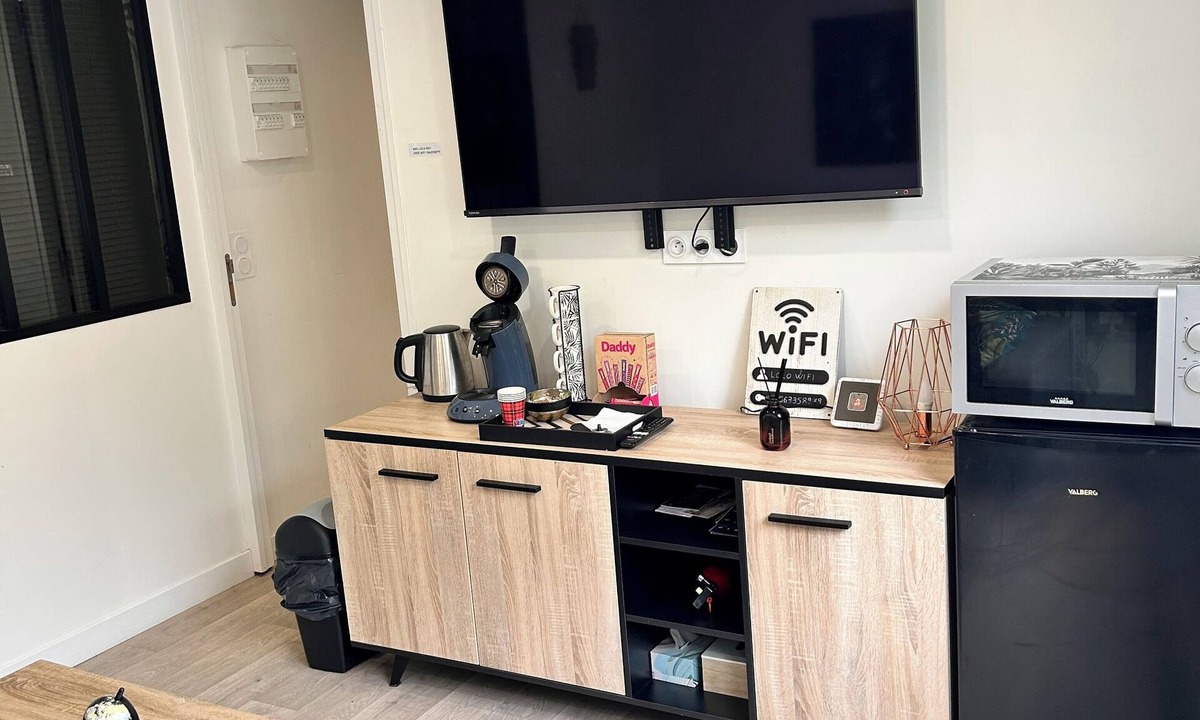 Athis-Mons Apartment | Quiet accommodation facing the forest 10 min from Orly airport near Paris