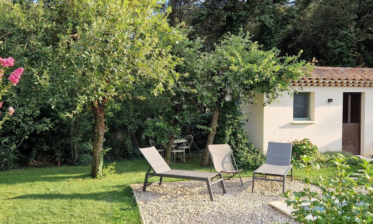 Uchaux Villa | Quiet, air-conditioned Provencal house.