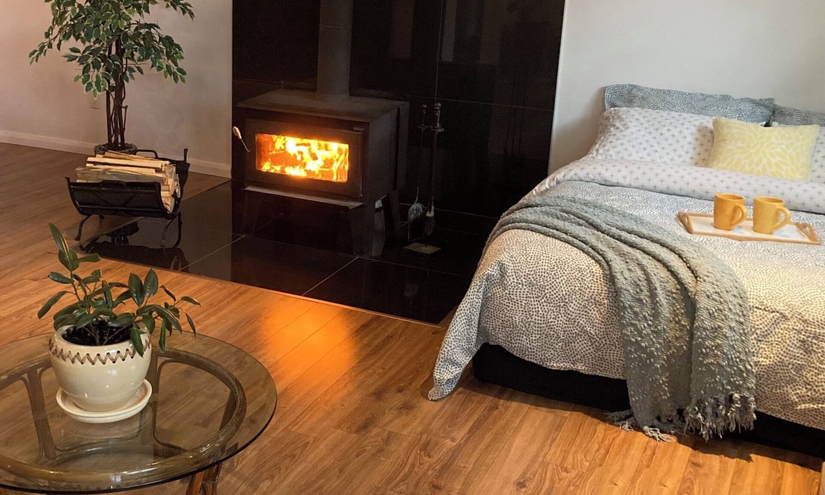 Cowansville Apartment | Quiet and bright studio,near wine roads,zoo,waterslides,golf,spas& breweries !