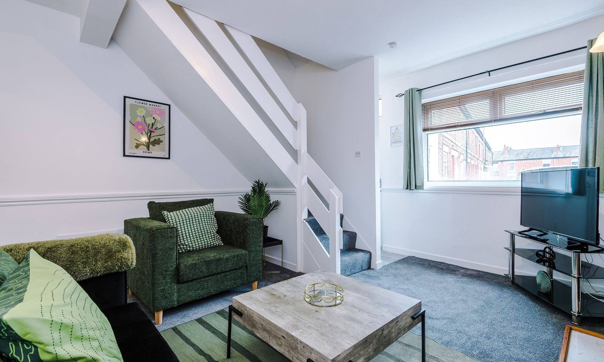 Latchford House | Quiet and Comfortable Home