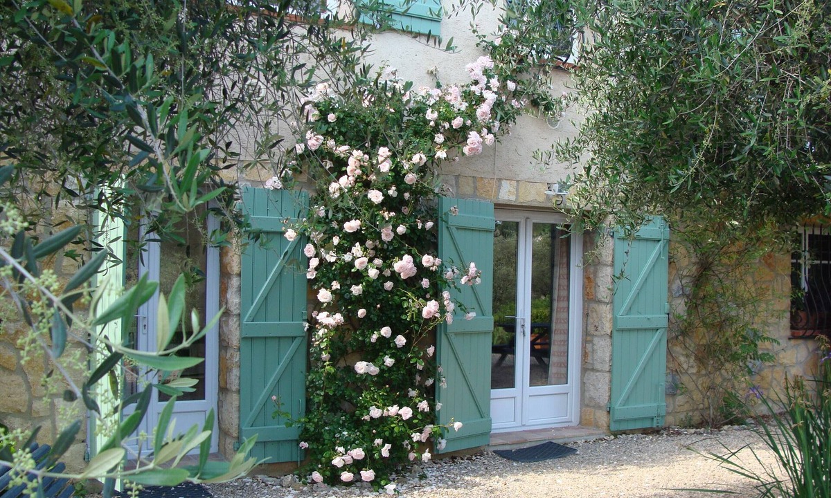 Le Rouret Apartment | Quiet and comfortable studio in a Provencal garden