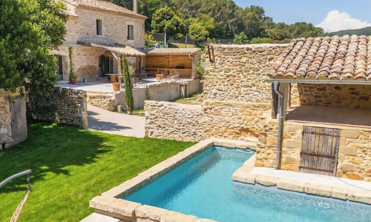 Tresques House | Quiet and comfortable stone farmhouse
