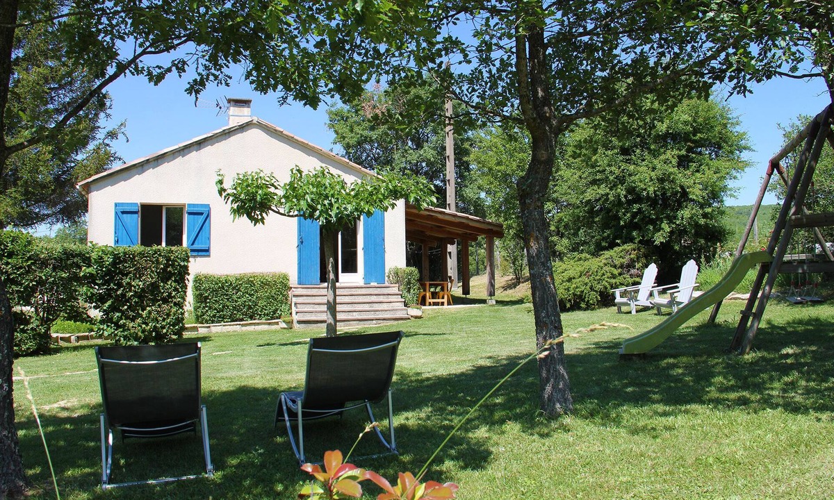 Banon House | Quiet and comfortable Provencal house with pool and large open garden