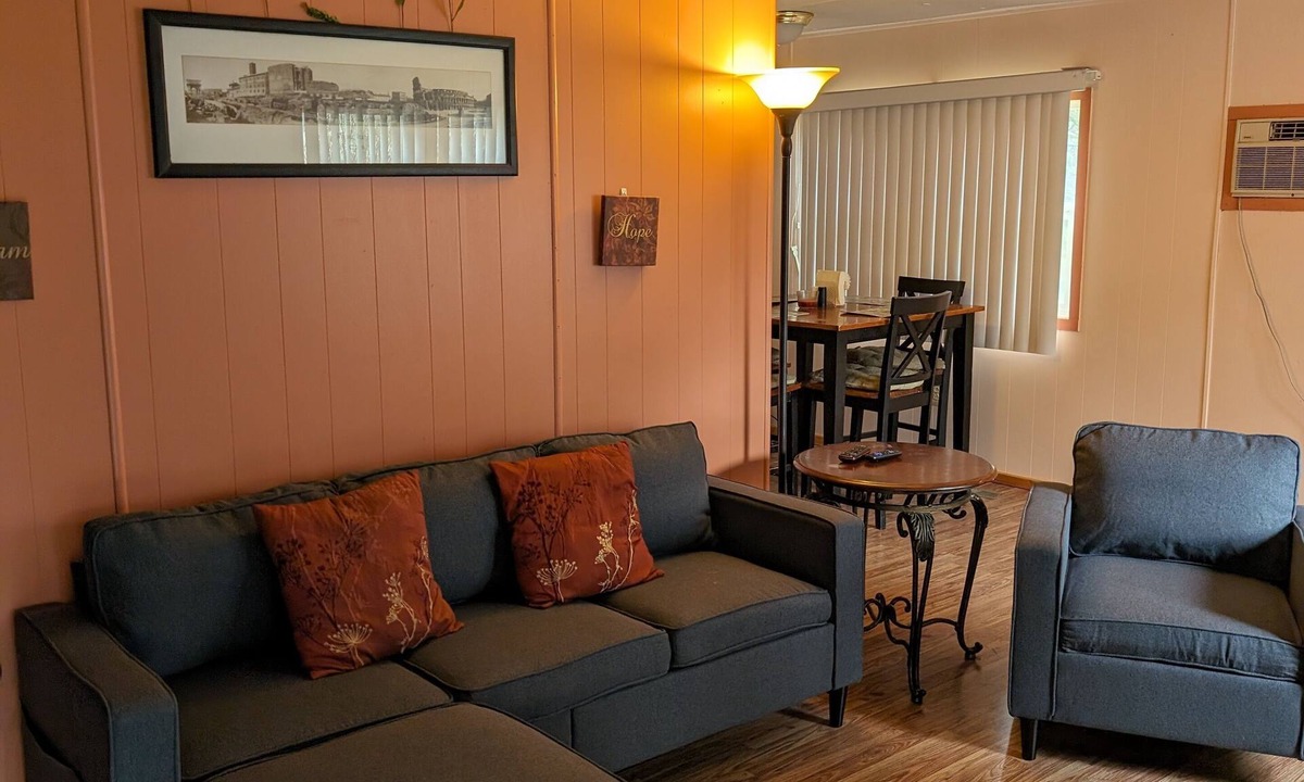 Myrtle Creek House | Quiet and Comfy (Zip Tye Ranch)