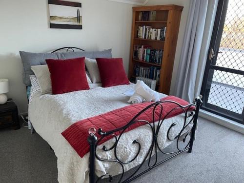 Waikanae House | Quiet and cosy