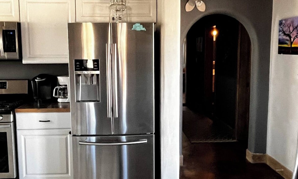 Taos House | Quiet and cozy country home with mountain views in every direction. Sleeps 6
