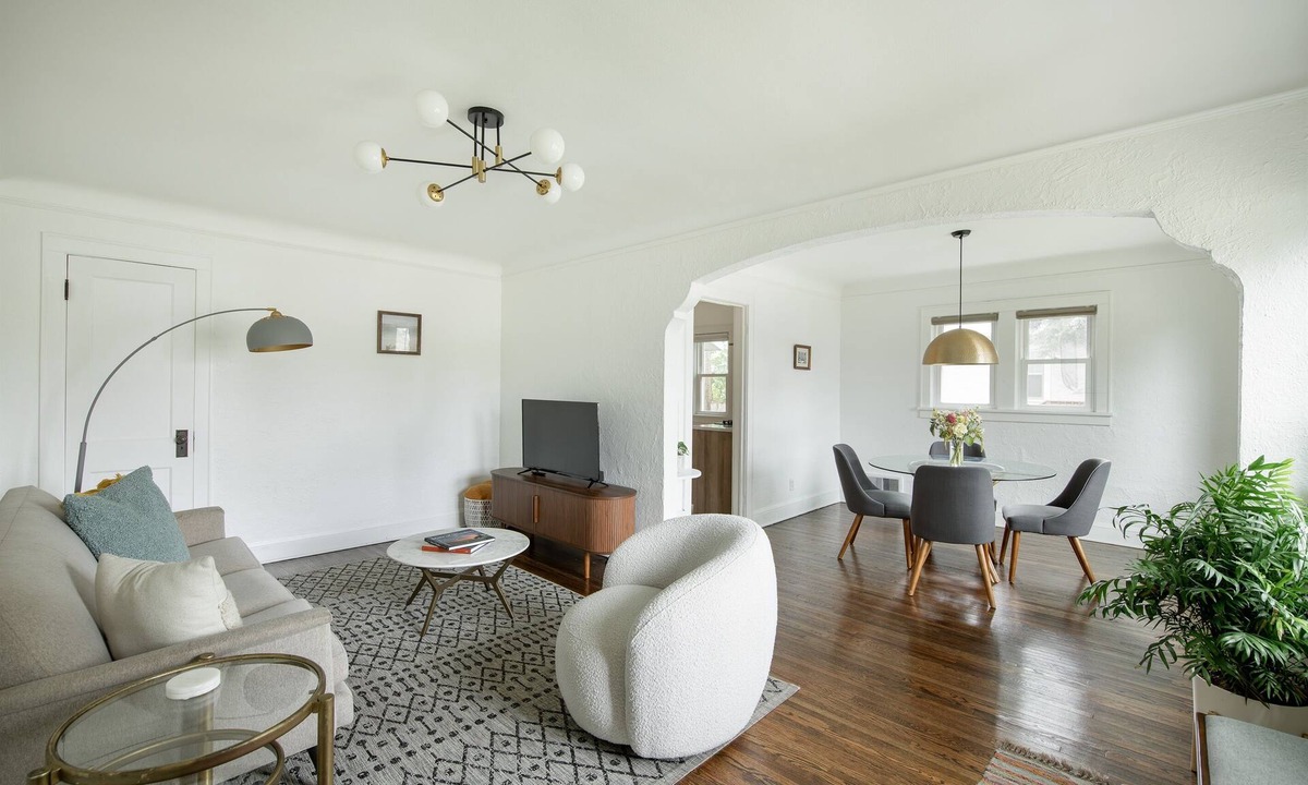 Union Park Cottage | Quiet and Modern Designed Cottage in St Paul