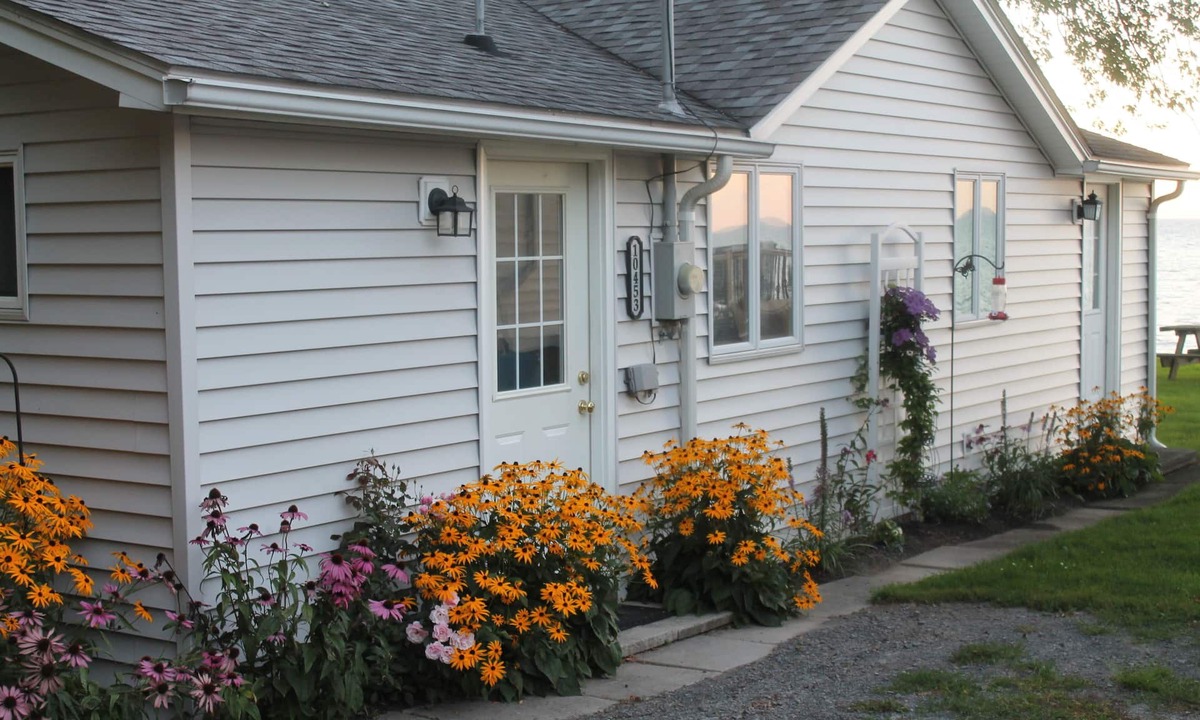 Town of Yates Cottage | Quiet and relaxing getaway by the lake