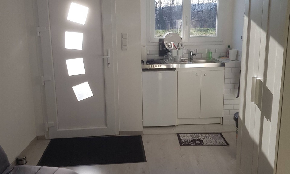 Belfort House | Quiet and sunny new studio