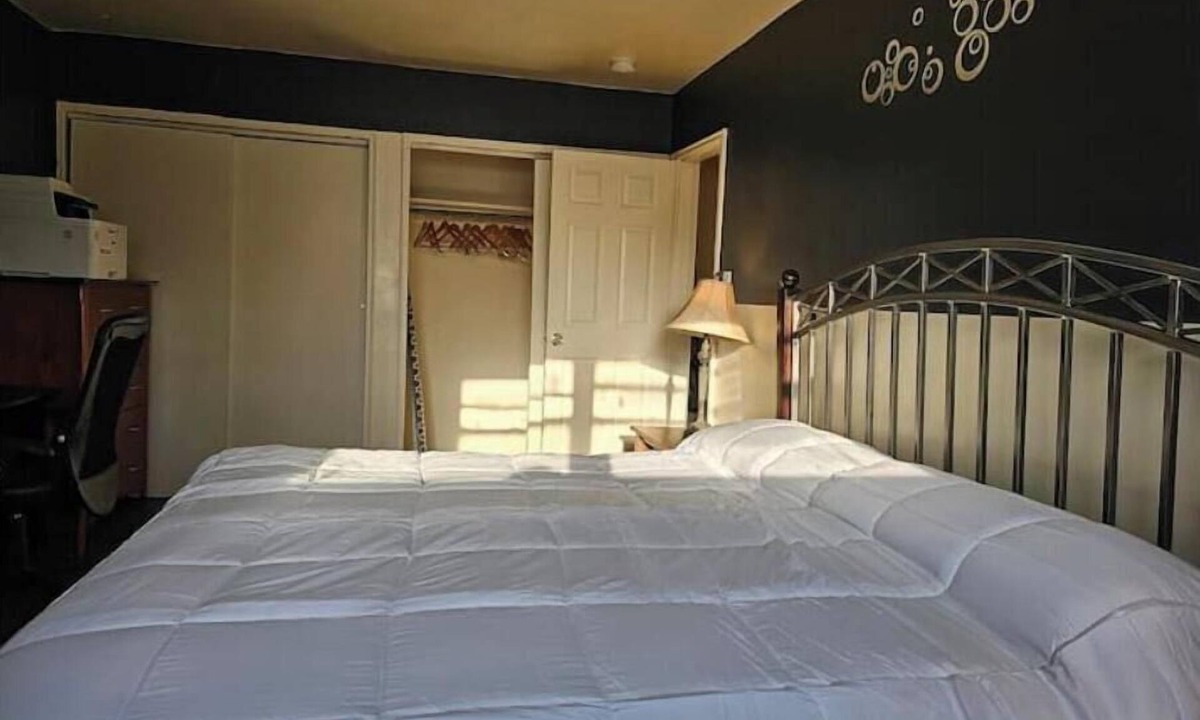 Bay Shore Apartment | Quiet apartment complex