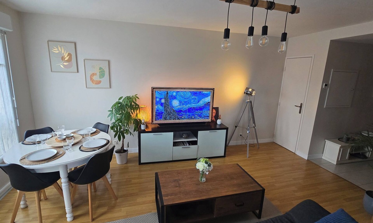 Chateauroux Apartment | Quiet apartment with balcony