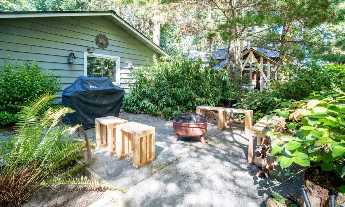 Rollingbay House | Quiet Bainbridge Retreat for 6