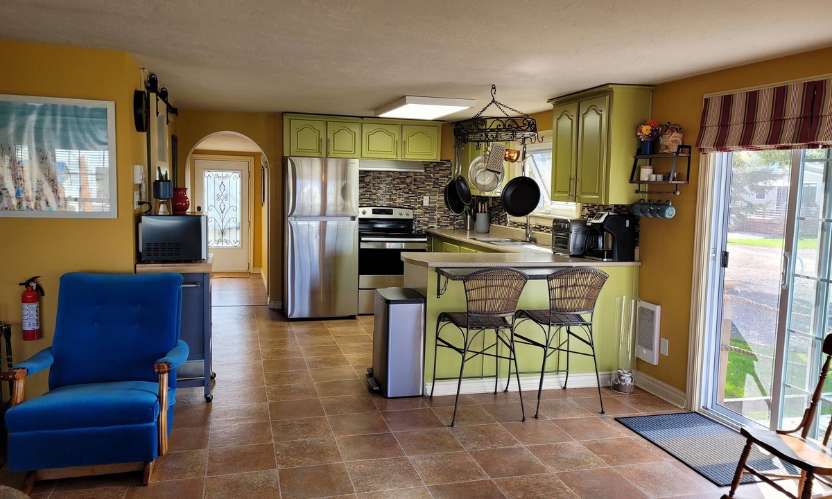 Grand Barachois House | Quiet beach house with bonus guest house 1 exit from Parlee Beach