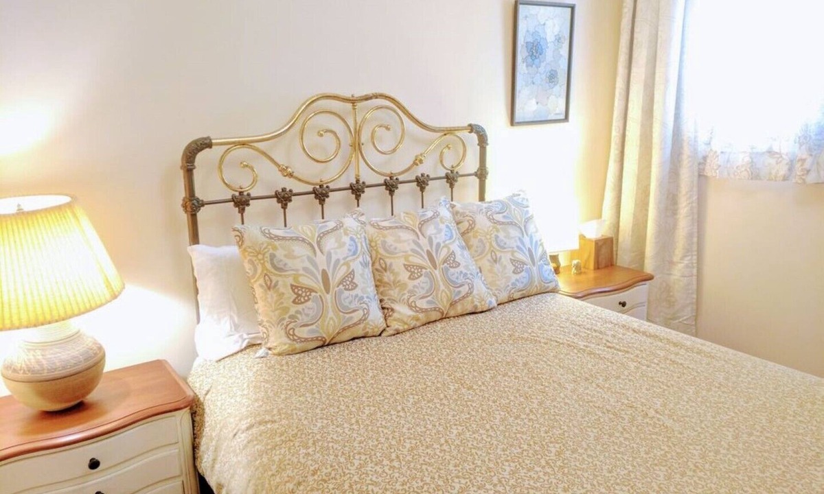 Telegraph Hill Bed & Breakfast | Quiet Bedroom Perfectly Located - Restored Redwood Home North Beach