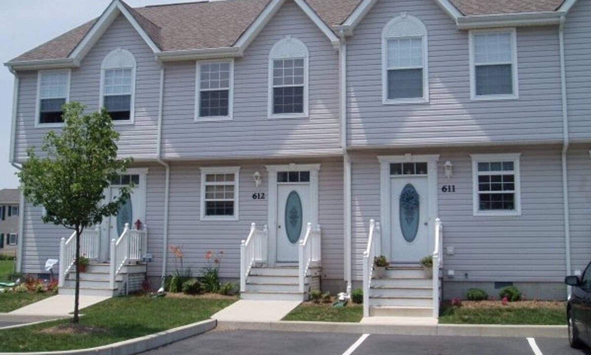 Bethany Breeze House | Quiet Bethany Beach Condo - Pool Tennis Sleeps 8 2 Miles to Beach