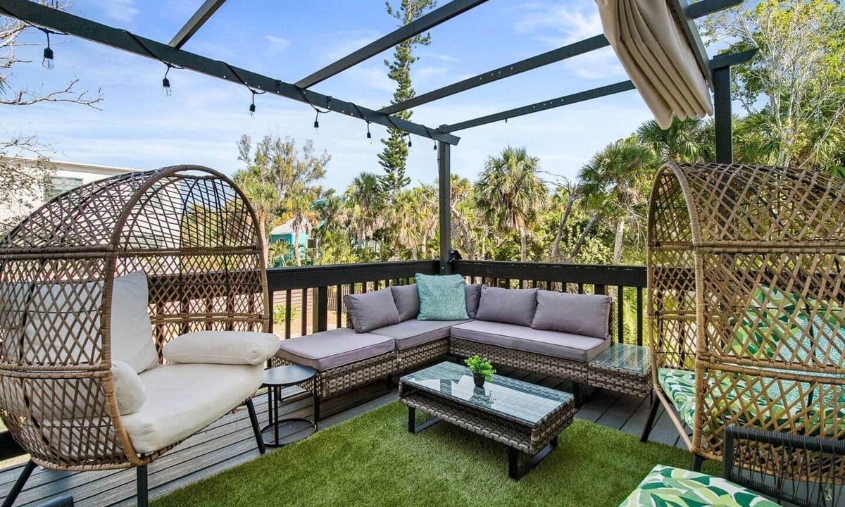 Bay Isle House | Quiet Bohemian Home on Siesta Key