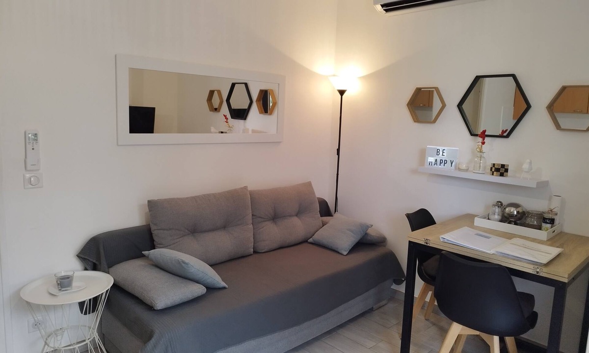 Saint-Andre Apartment | Quiet & bright 5 mins from the beach and Albères