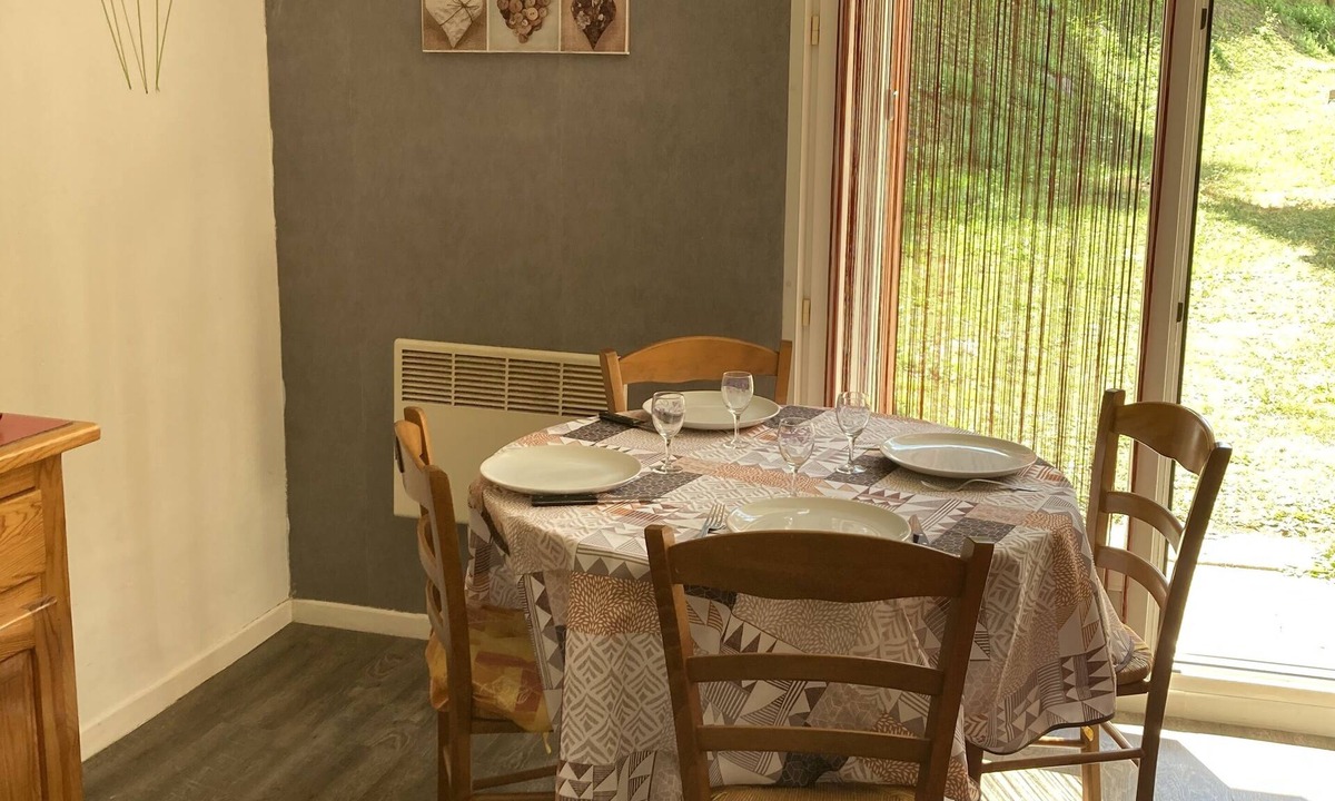 Esquieze-Sere Apartment | Quiet, bright apartment 250m from the town center!